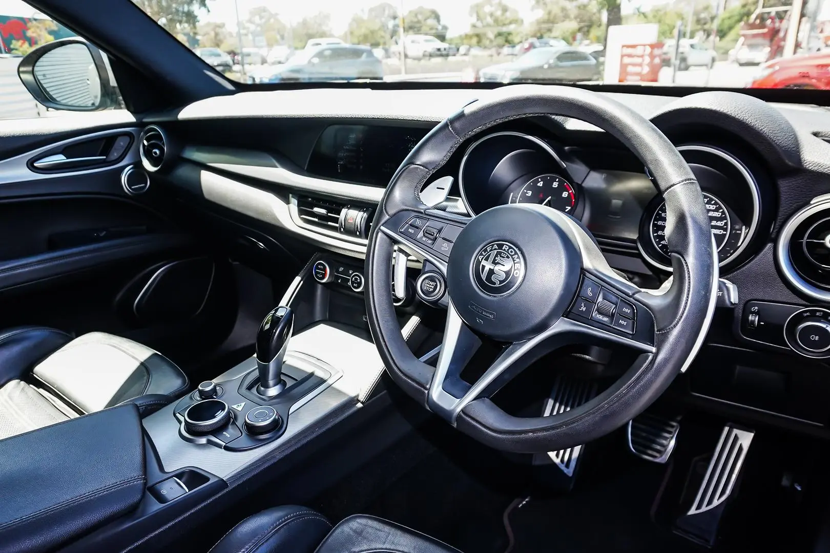 2018 Alfa Romeo Stelvio Gallery Image 7