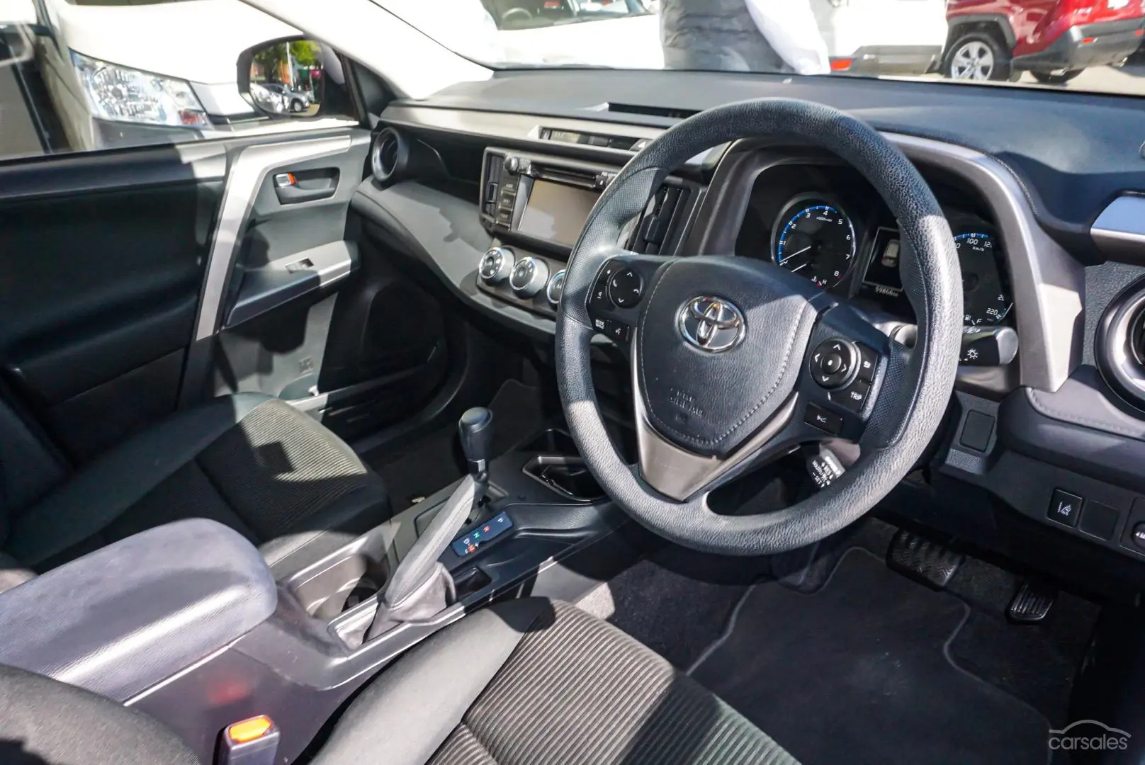 2018 Toyota RAV4 Image 7