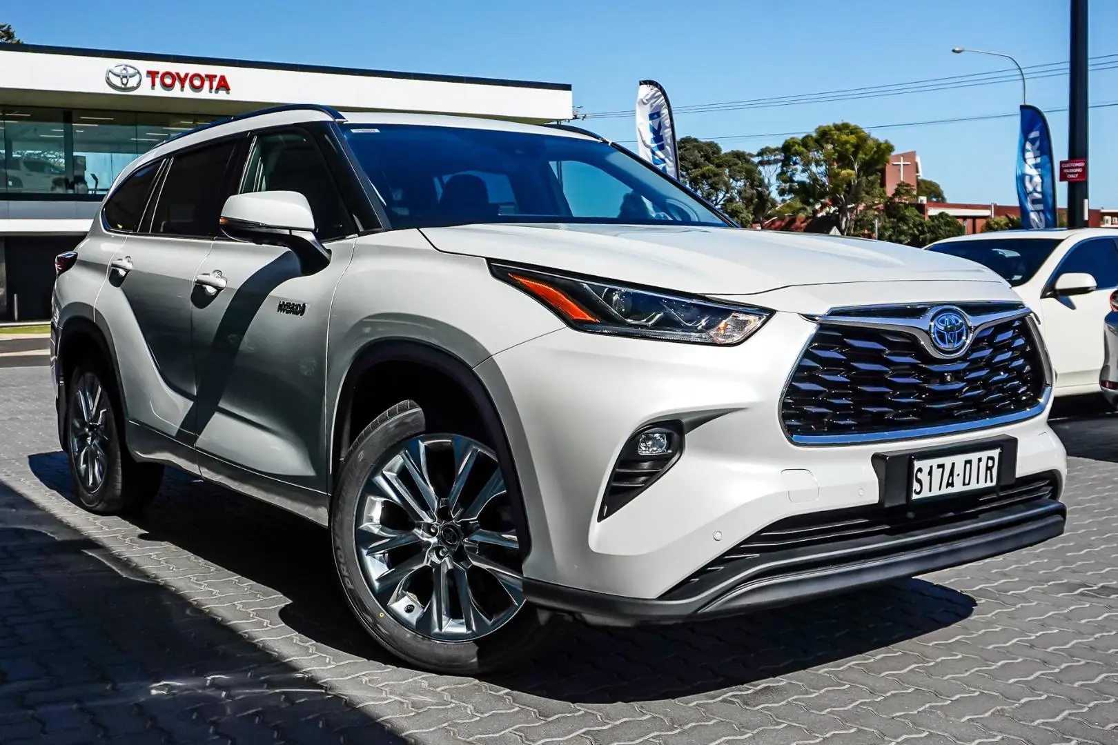 2023 Toyota Kluger Gallery Image 2