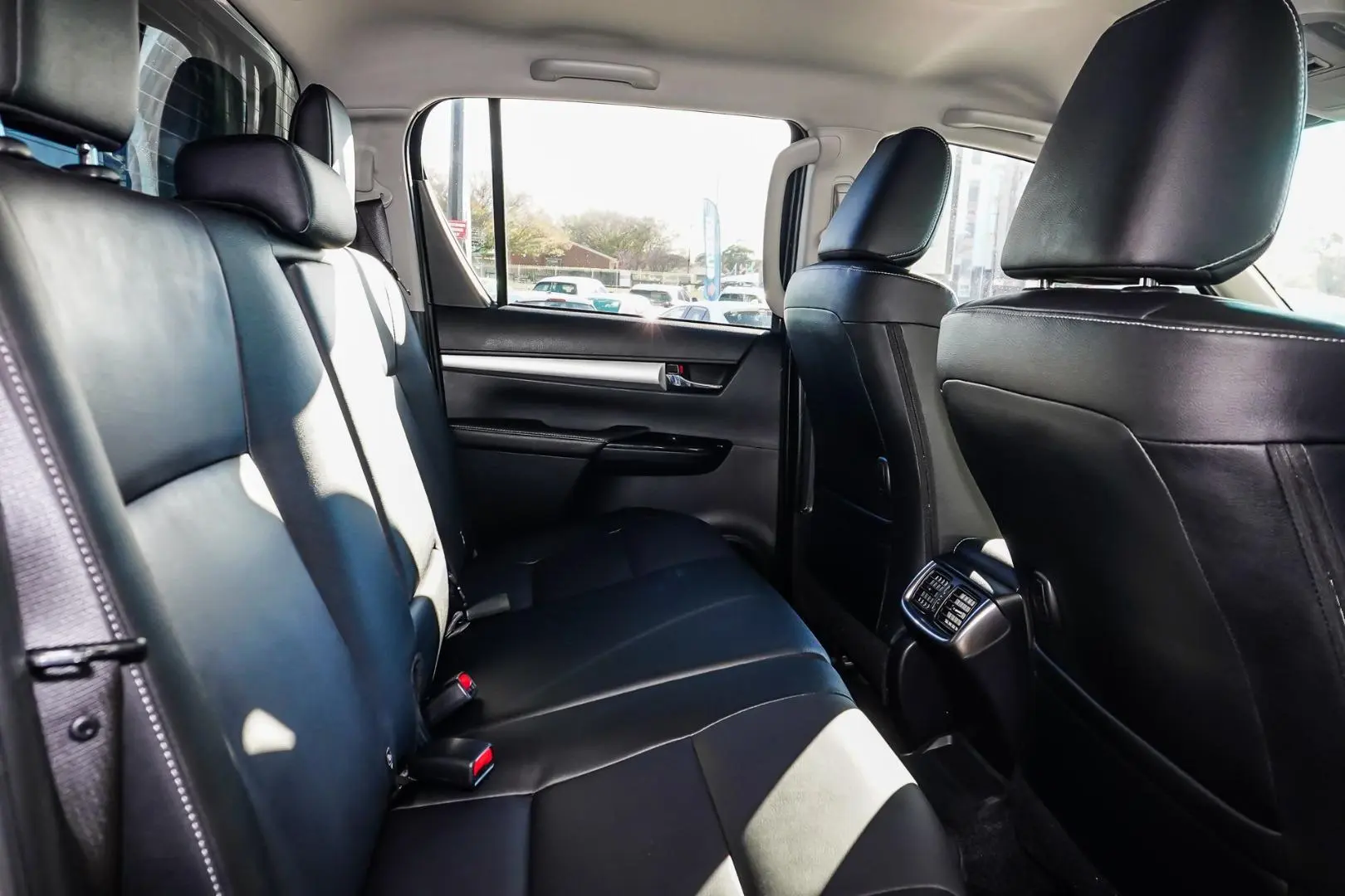 2022 Toyota Hilux Gallery Image 7