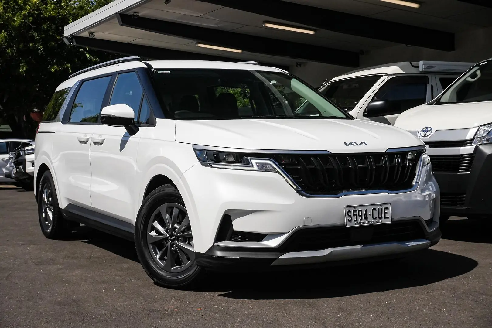 2022 Kia Carnival Gallery Image 2