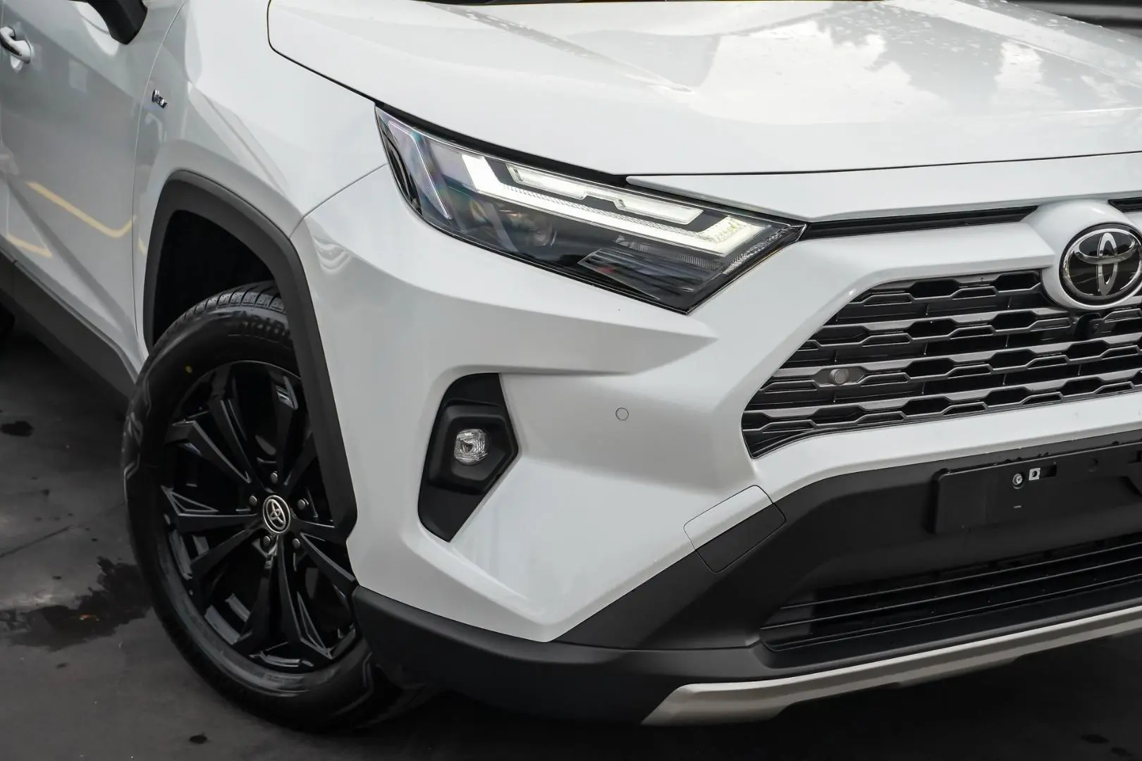 2025 Toyota RAV4 Gallery Image 12
