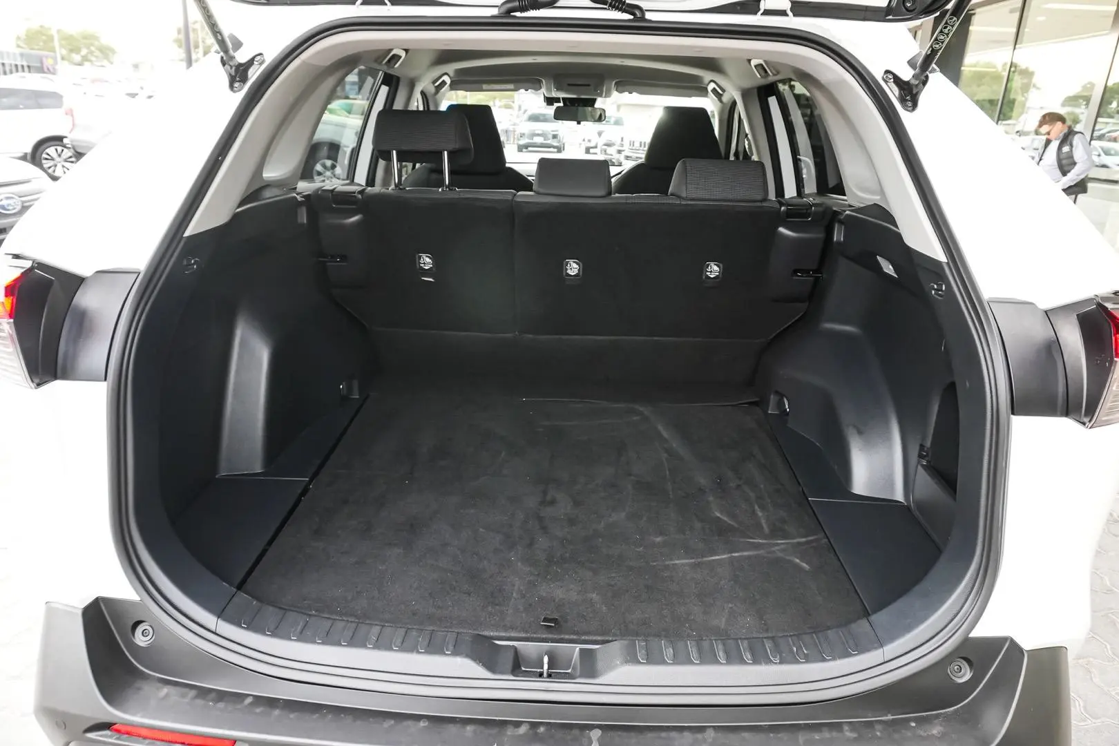 2019 Toyota RAV4 Gallery Image 11