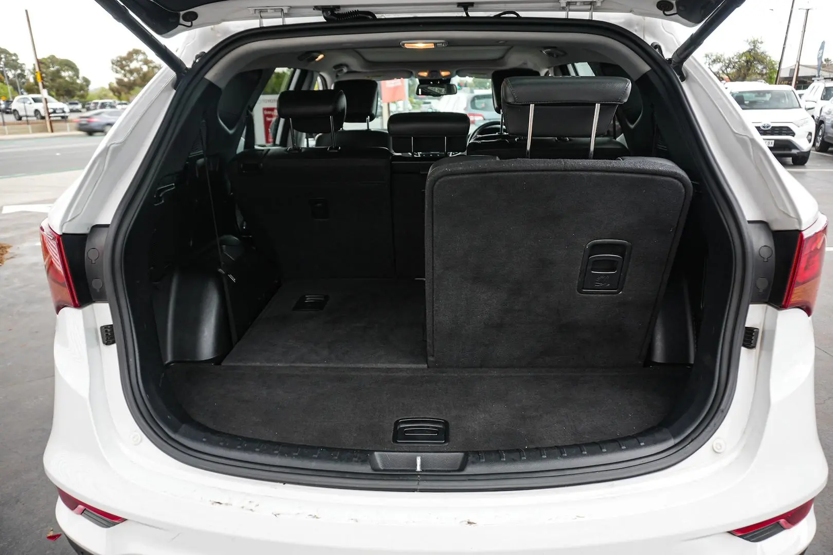 2015 Hyundai Santa Fe Gallery Image 11