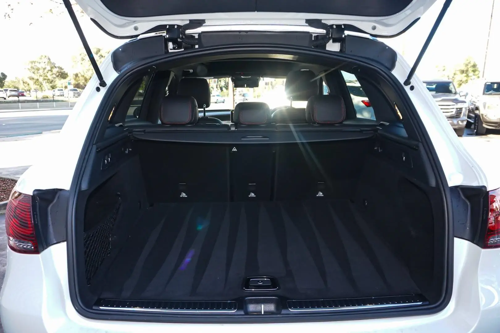 2022 Mercedes-Benz GLC-Class Gallery Image 10