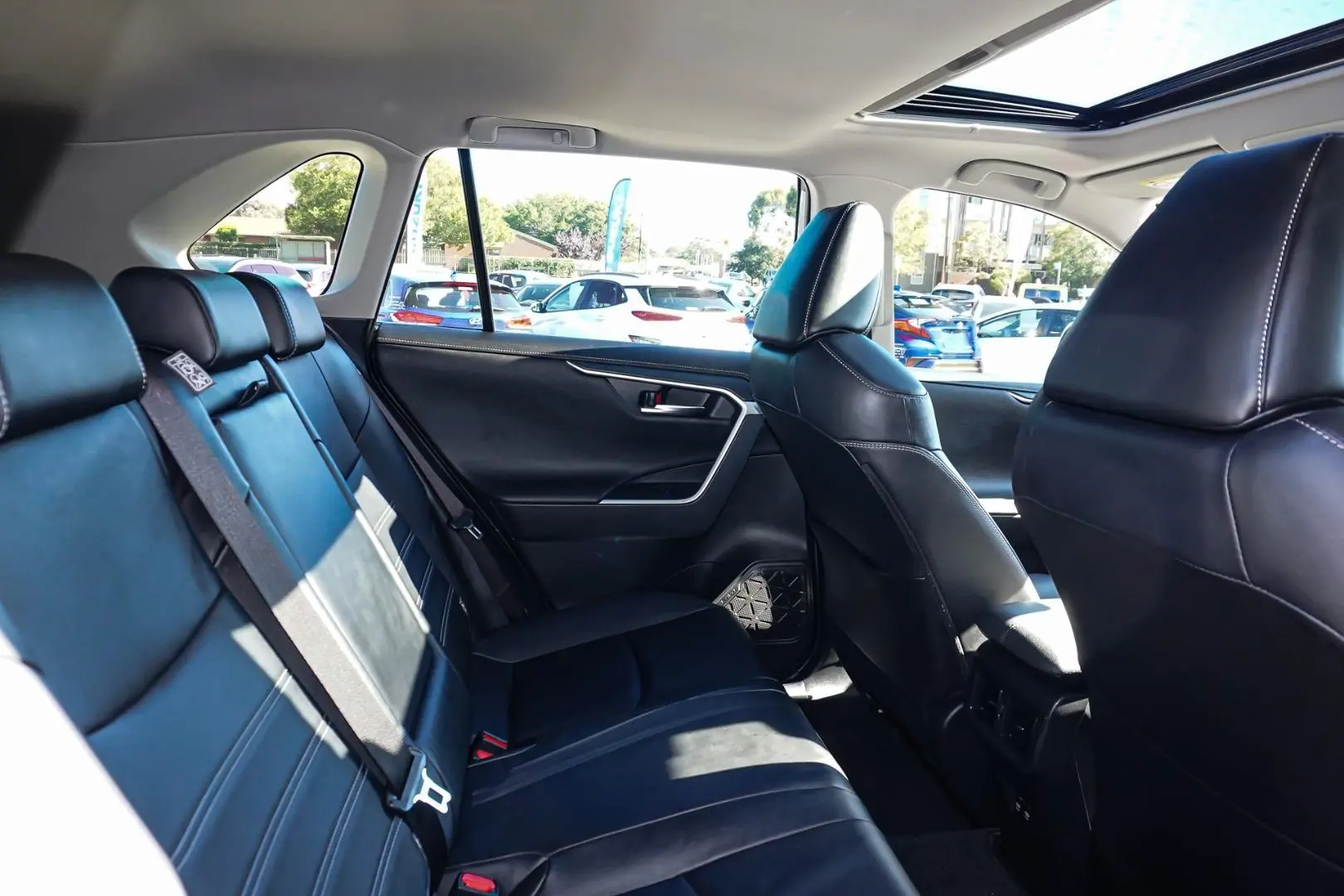 2020 Toyota RAV4 Gallery Image 8