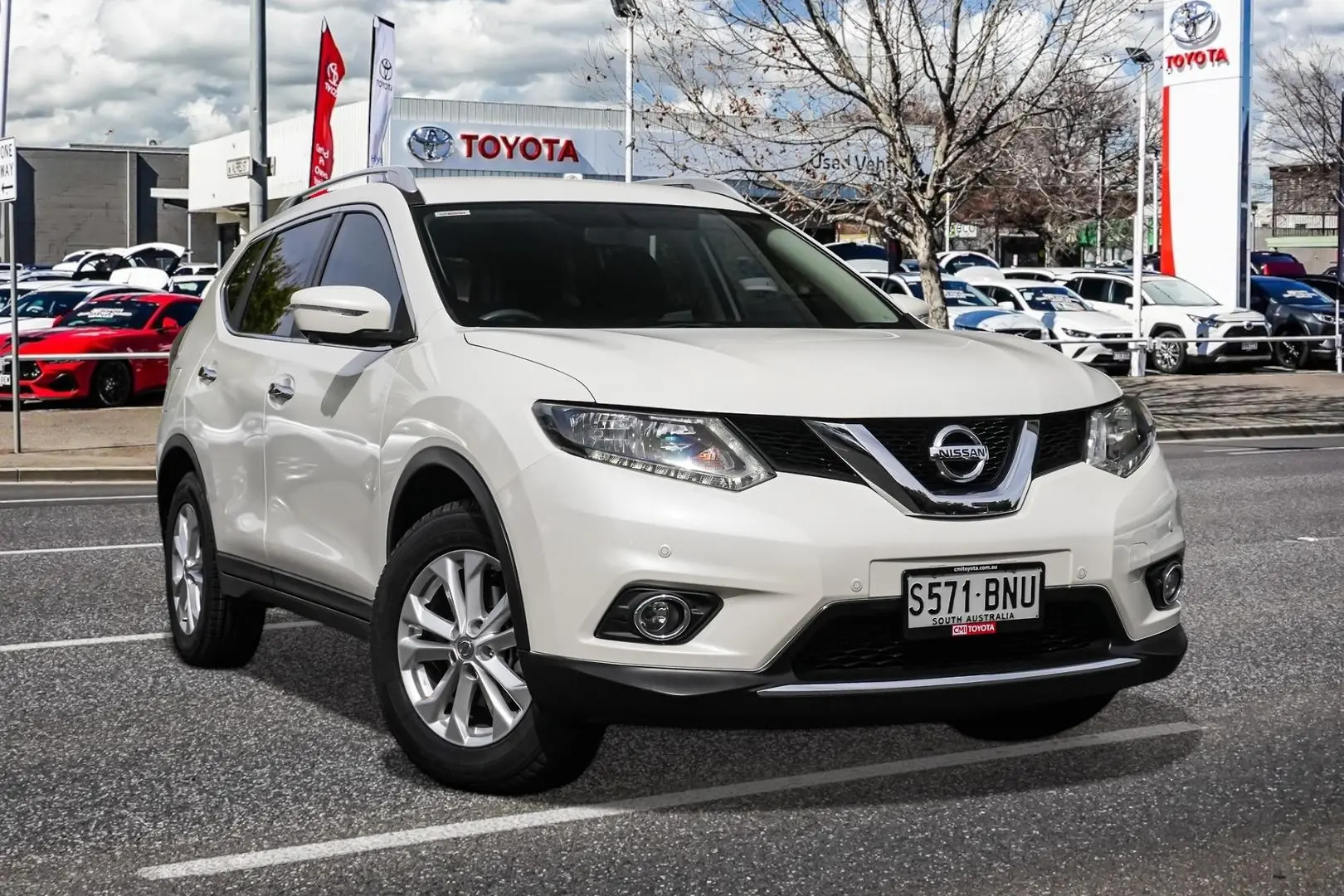 2017 Nissan X-TRAIL Gallery Image 1