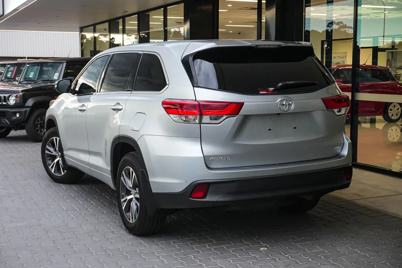 2016 Toyota Kluger Gallery Image 3