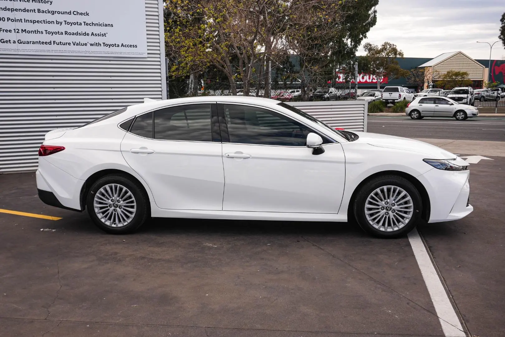 2025 Toyota Camry Gallery Image 4