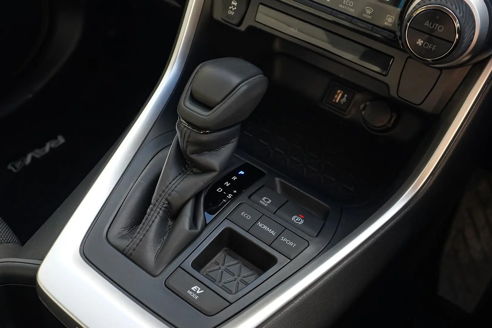 2025 Toyota RAV4 Gallery Image 17