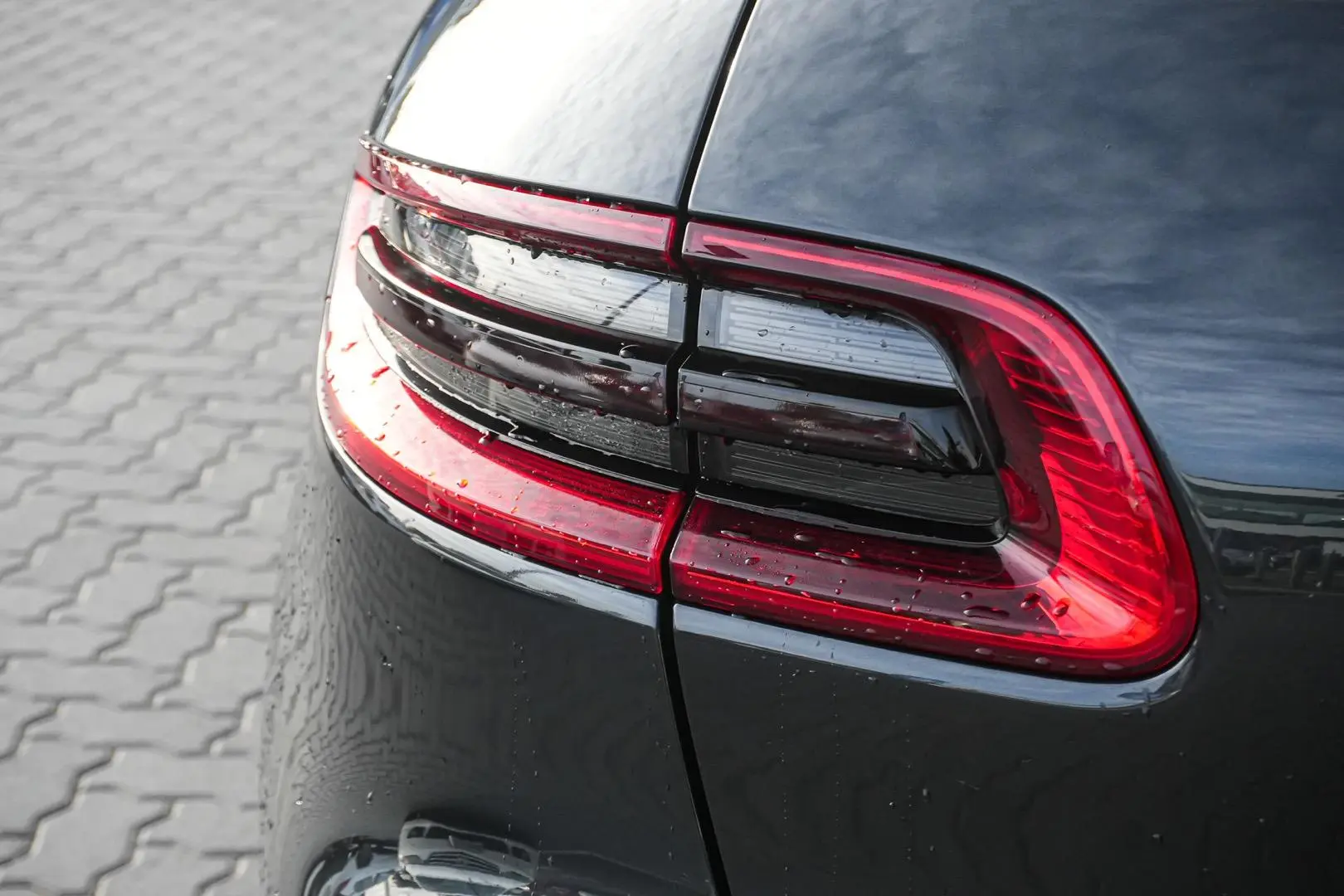 2018 Porsche Macan Gallery Image 14