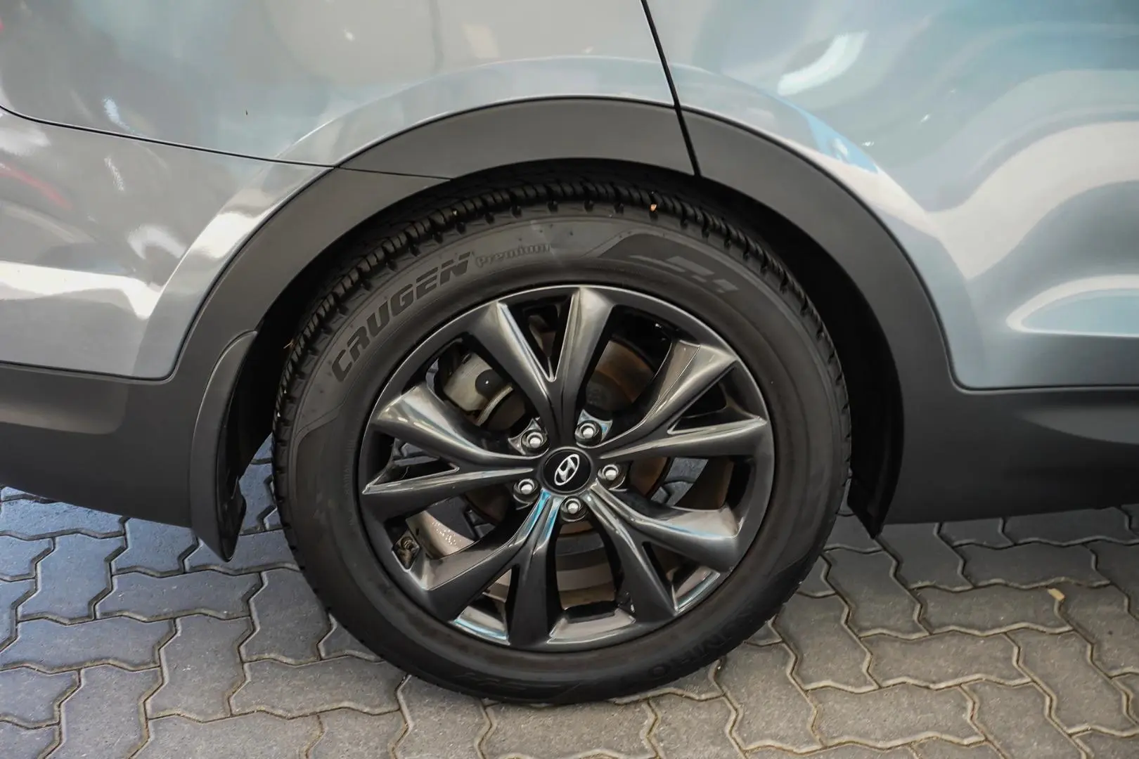 2017 Hyundai Santa Fe Gallery Image 16