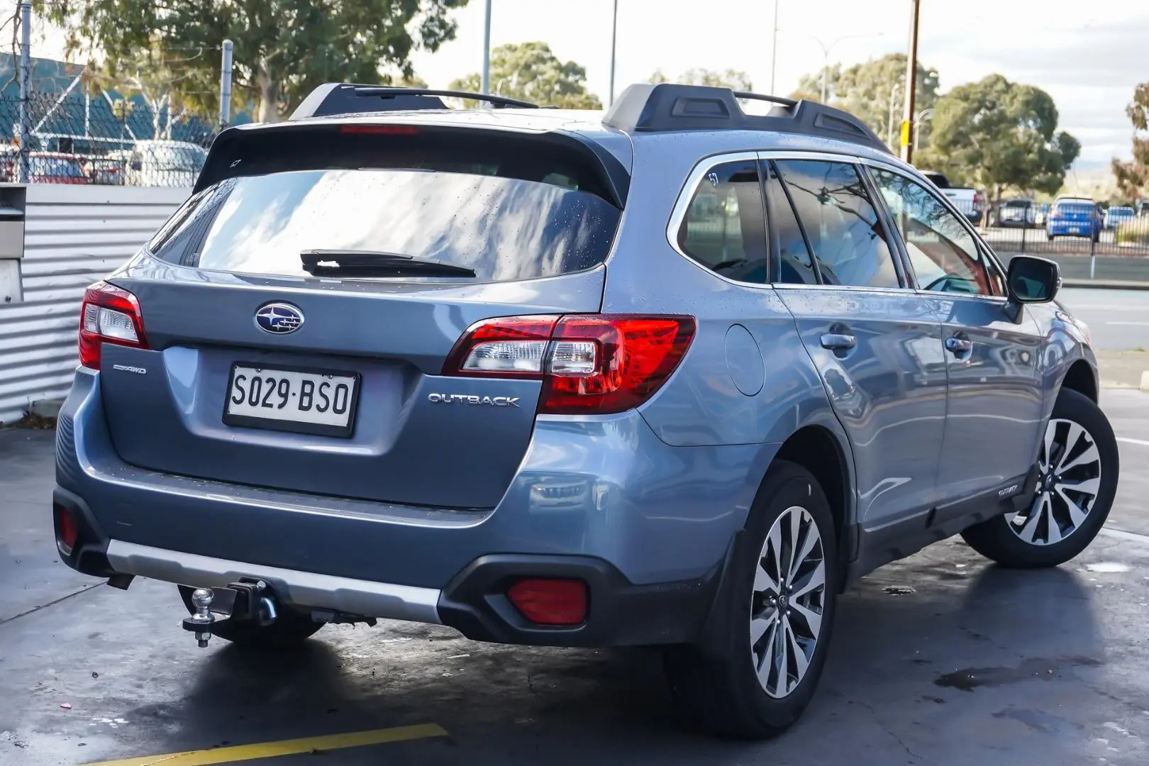 2017 Subaru Outback Gallery Image 3