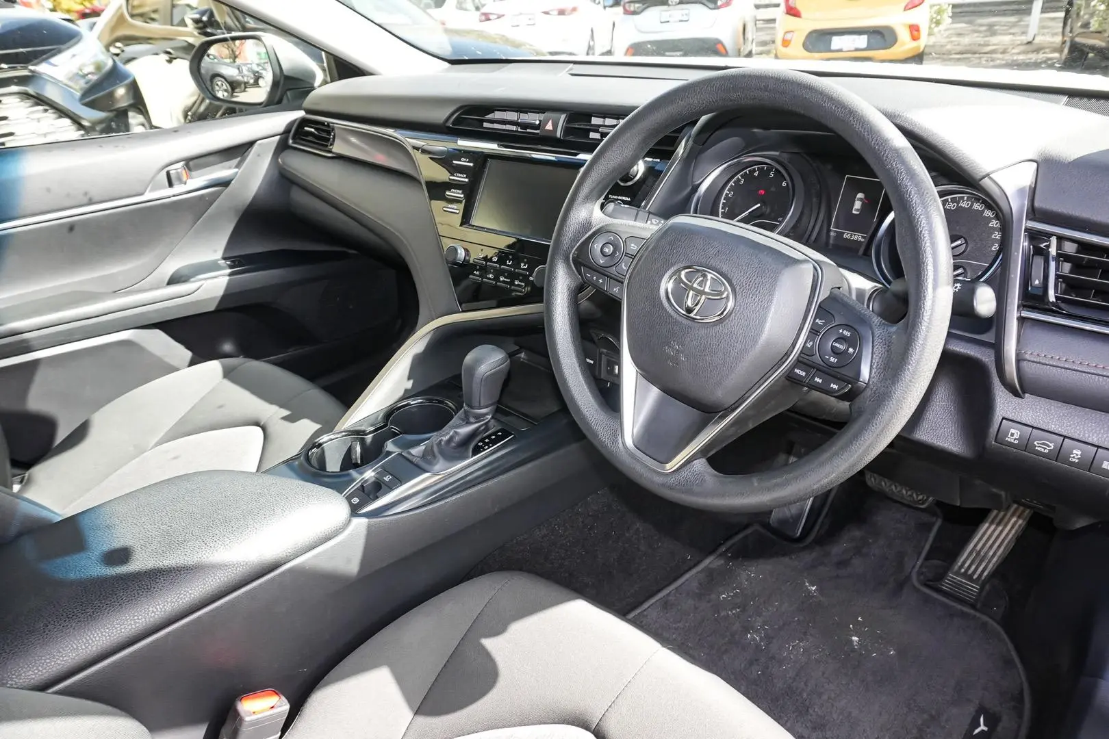 2019 Toyota Camry Gallery Image 7