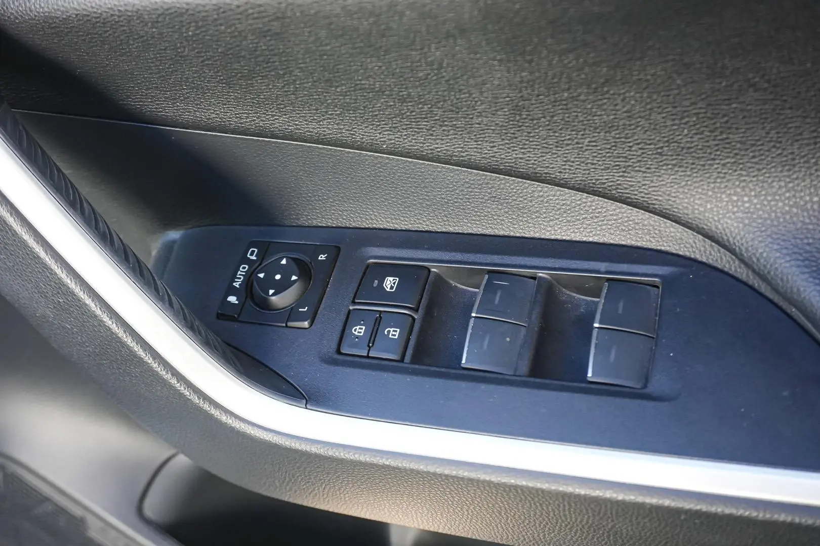 2024 Toyota RAV4 Gallery Image 18