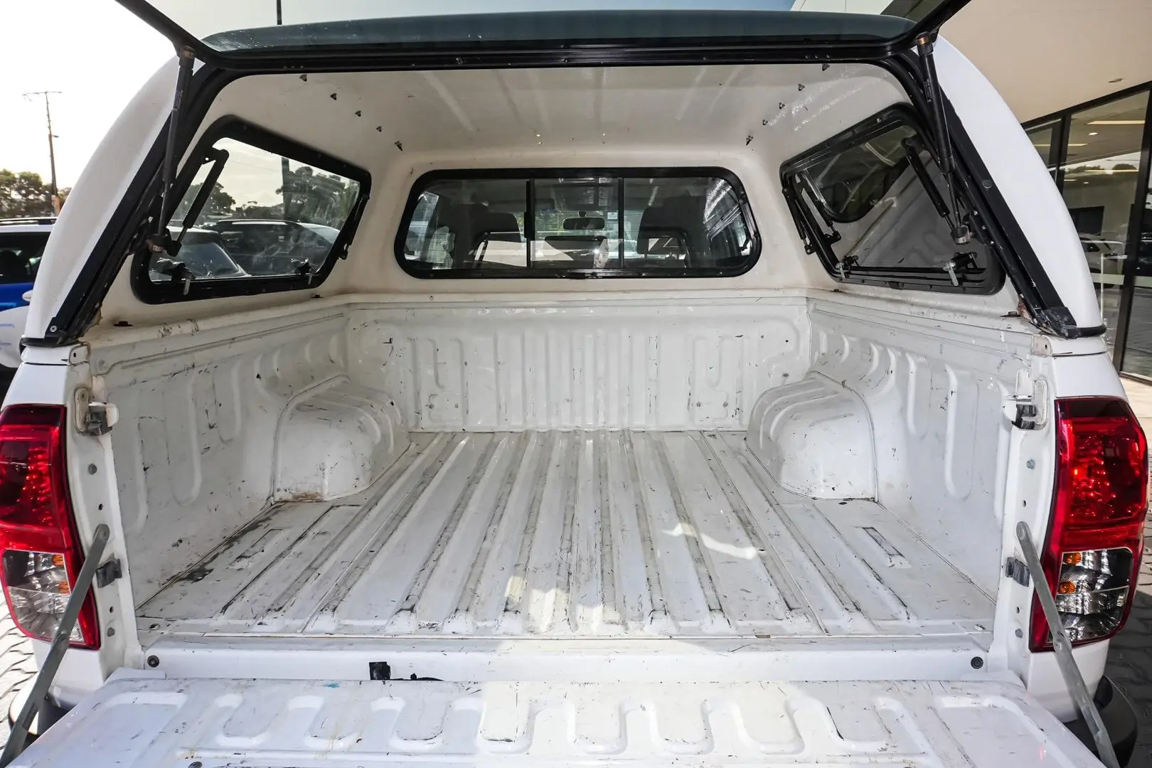 2018 Toyota Hilux Gallery Image 11