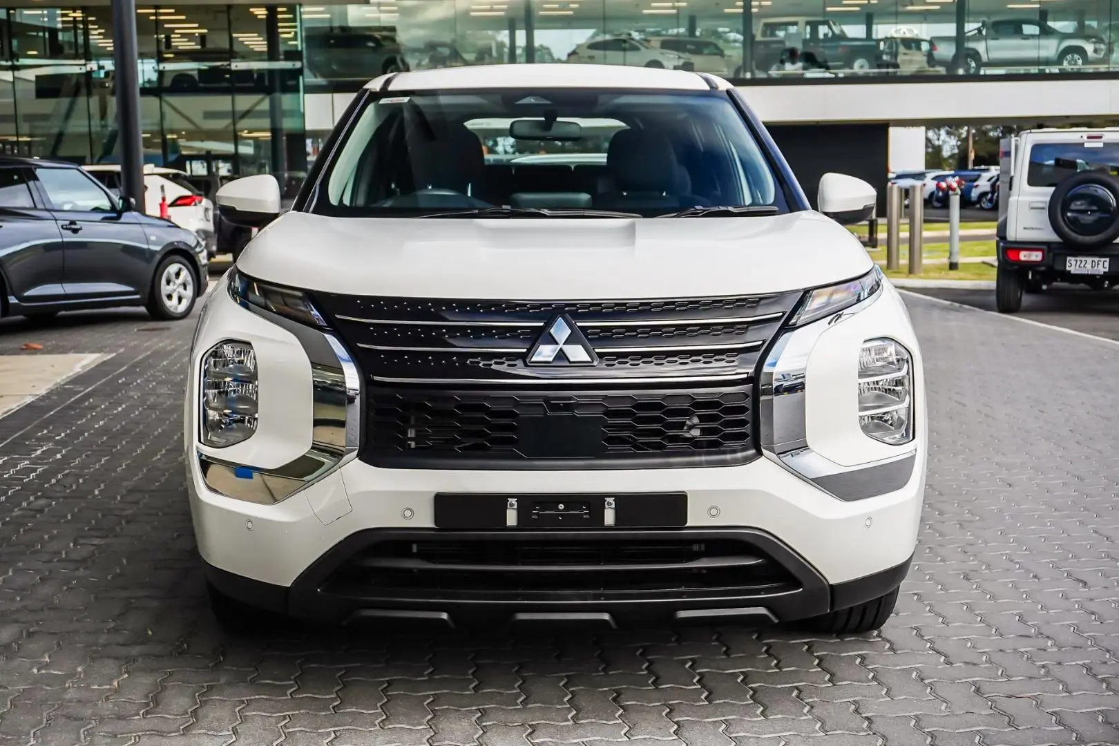 2023 Mitsubishi Outlander Gallery Image 5