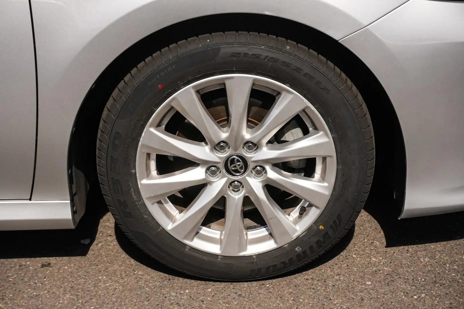 2018 Toyota Camry Gallery Image 13