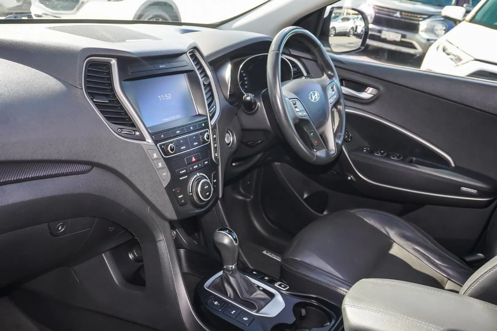 2015 Hyundai Santa Fe Gallery Image 10