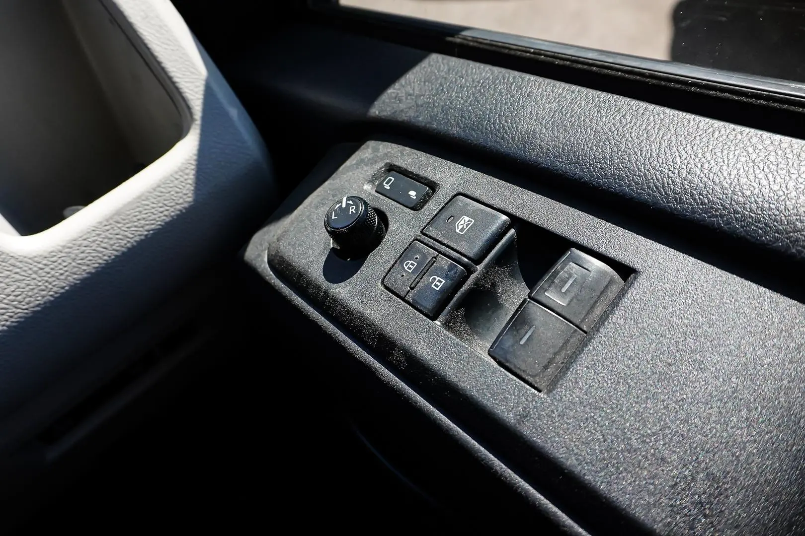 2020 Toyota Hiace Gallery Image 17