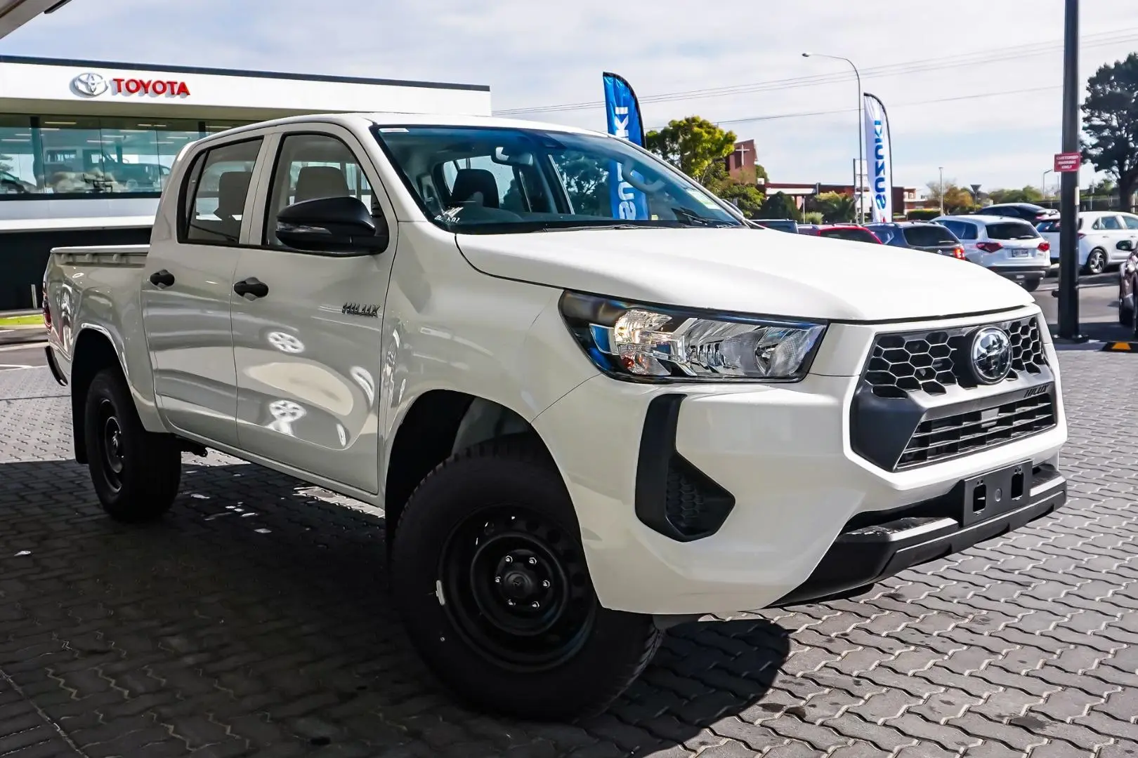 2024 Toyota Hilux Gallery Image 2