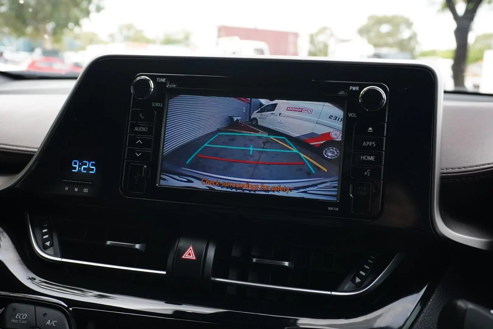 2018 Toyota C-HR Gallery Image 23