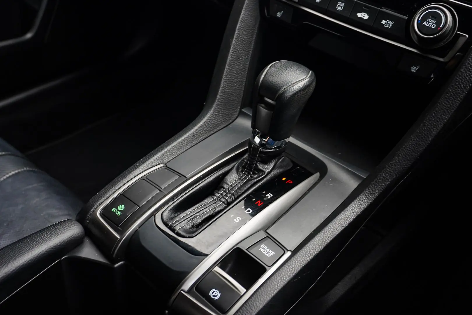 2017 Honda Civic Gallery Image 18