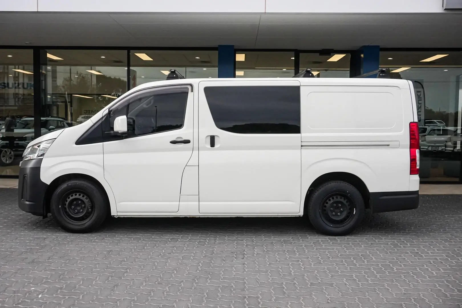 2020 Toyota Hiace Gallery Image 4