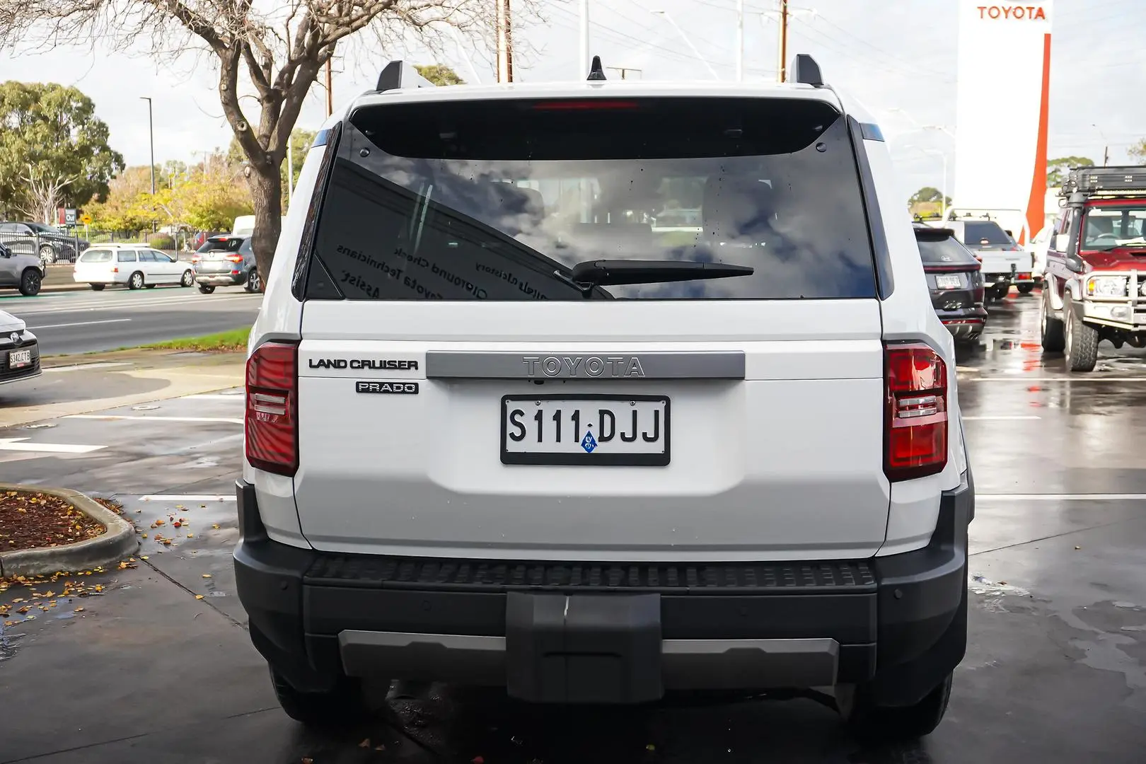 2024 Toyota Landcruiser Prado Gallery Image 6