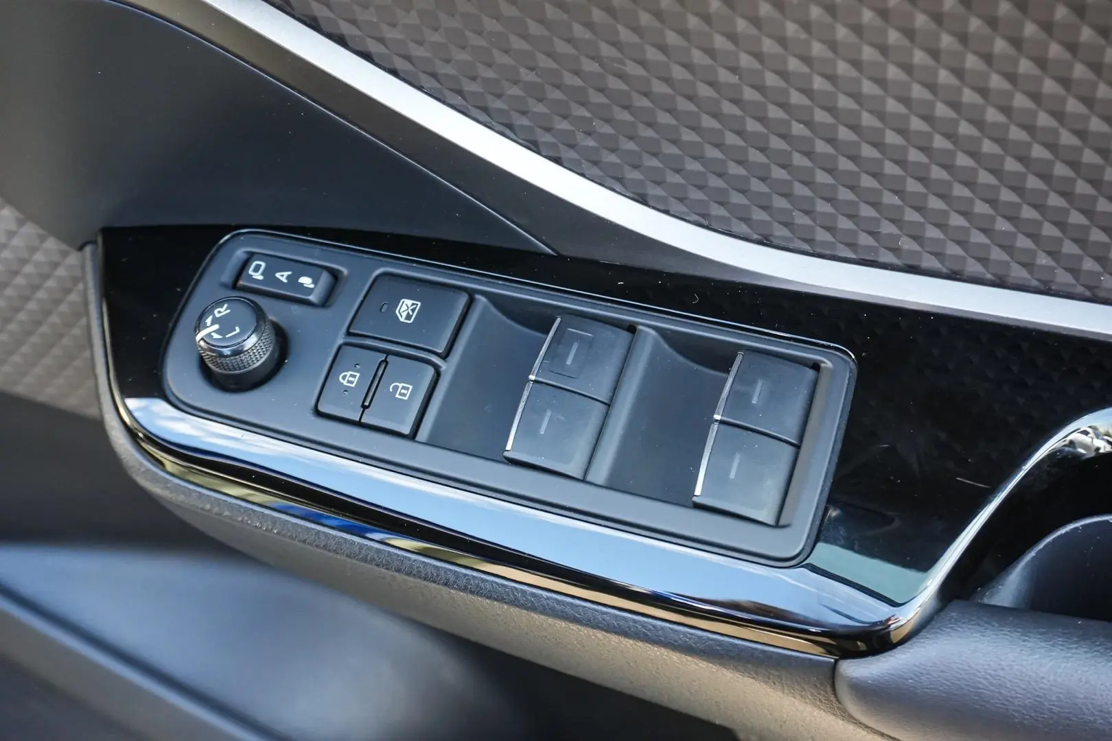 2023 Toyota C-HR Gallery Image 18