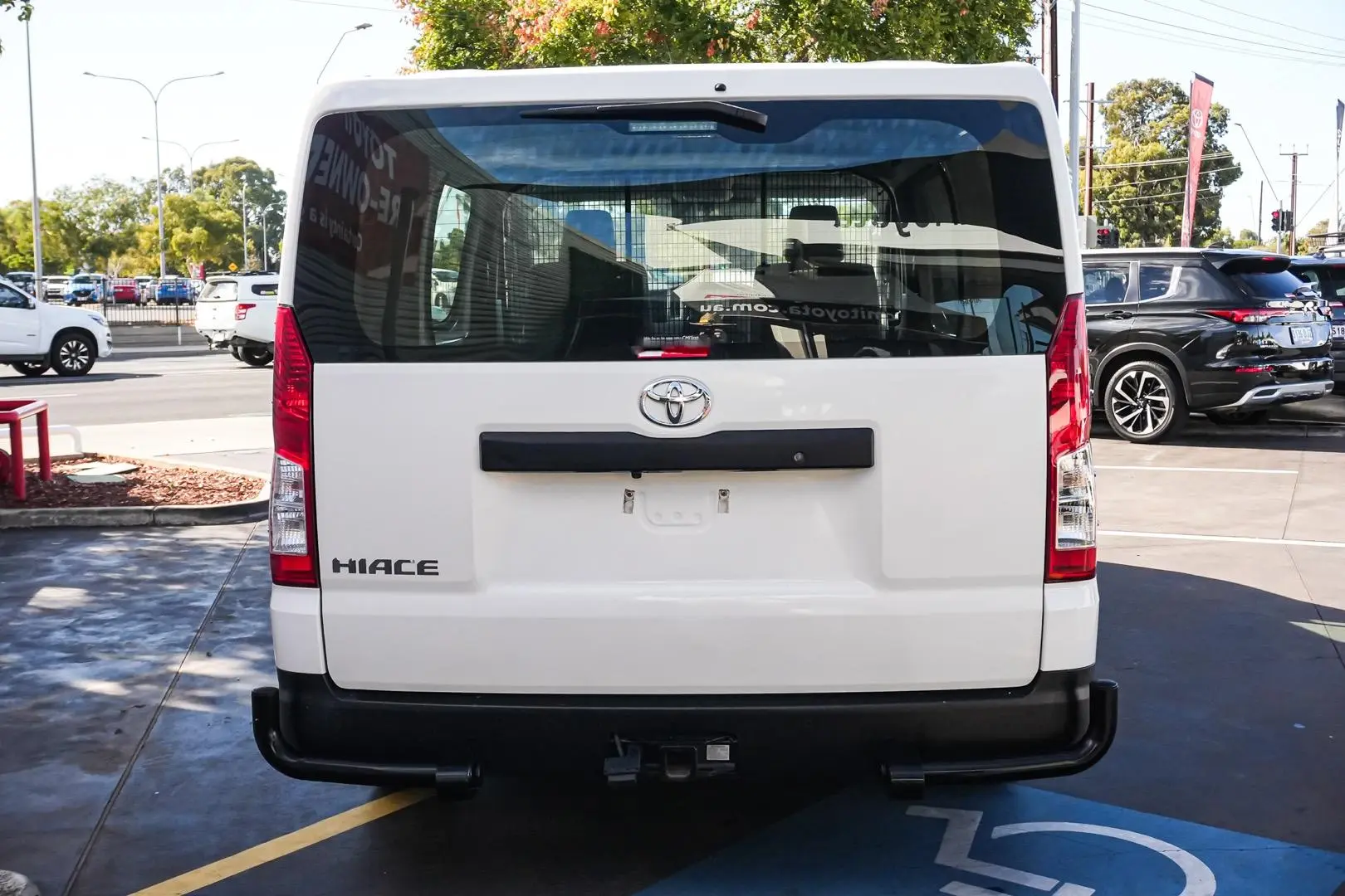 2021 Toyota Hiace Gallery Image 6