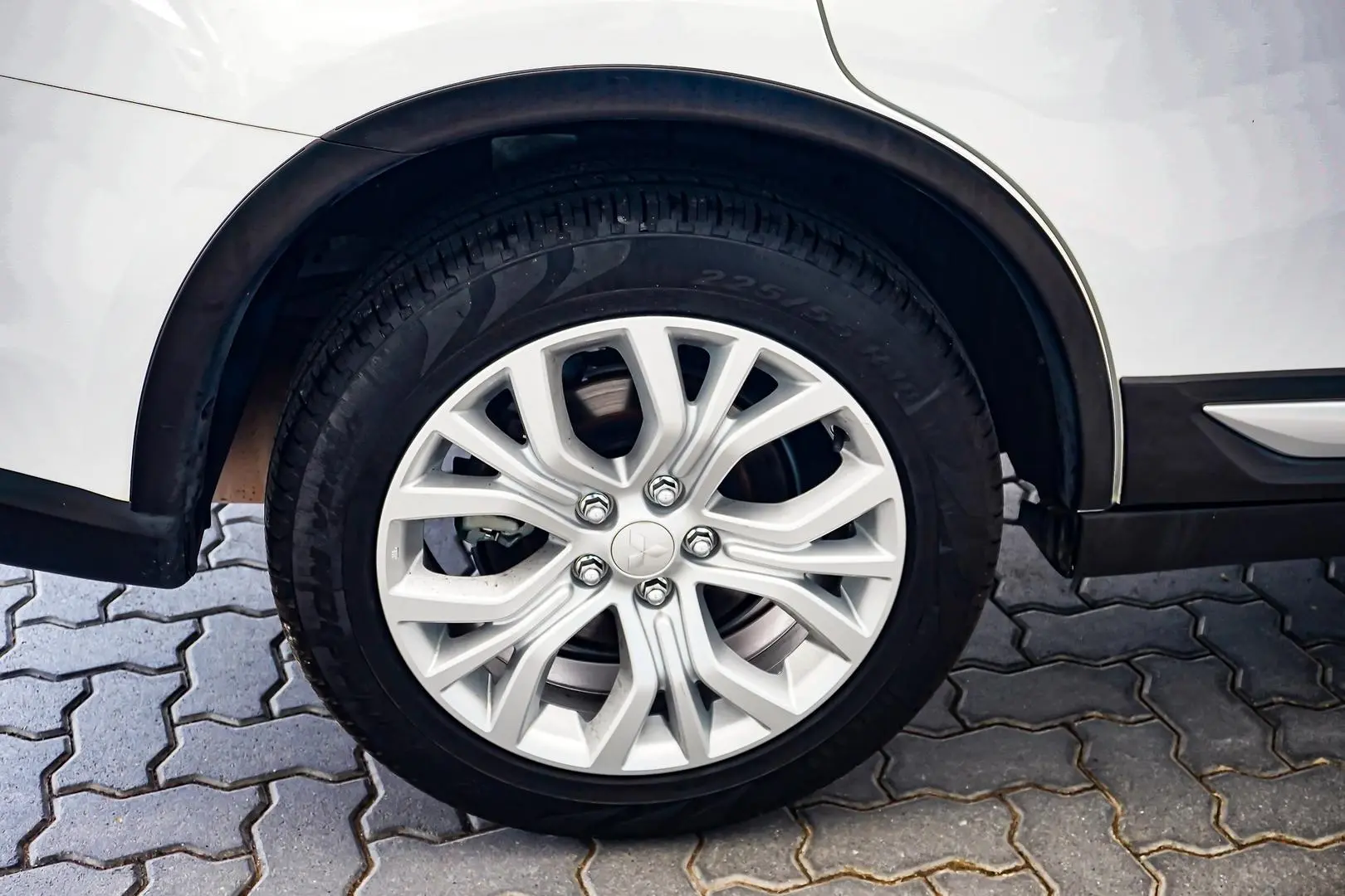 2020 Mitsubishi Outlander Gallery Image 15