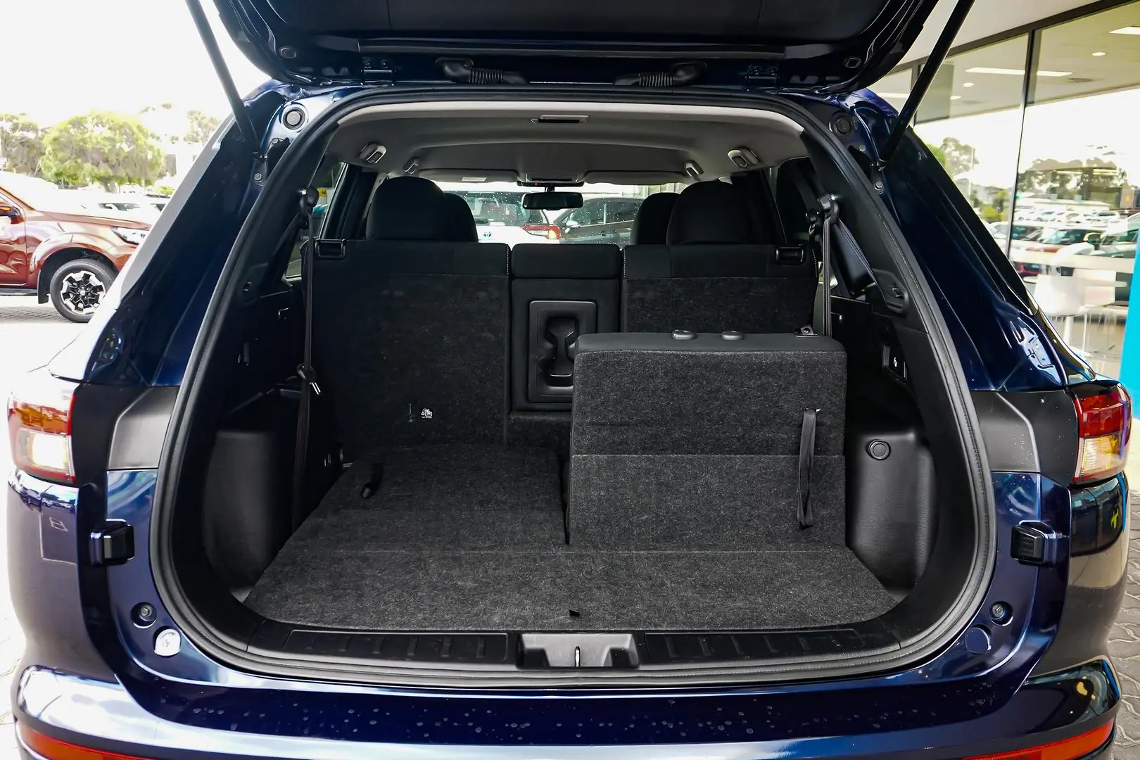 2023 Mitsubishi Outlander Gallery Image 11