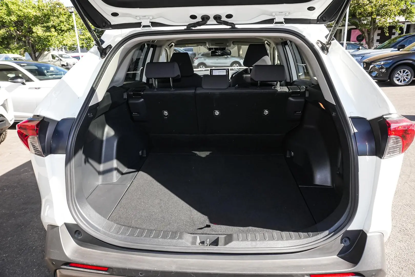 2020 Toyota RAV4 Gallery Image 13