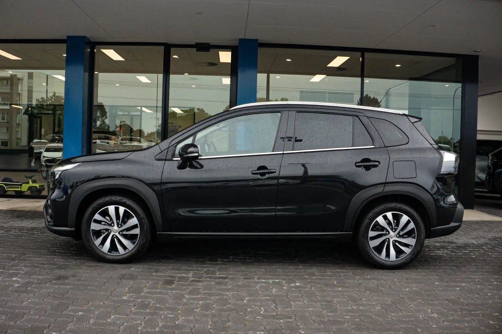 2023 Suzuki S-Cross Gallery Image 4