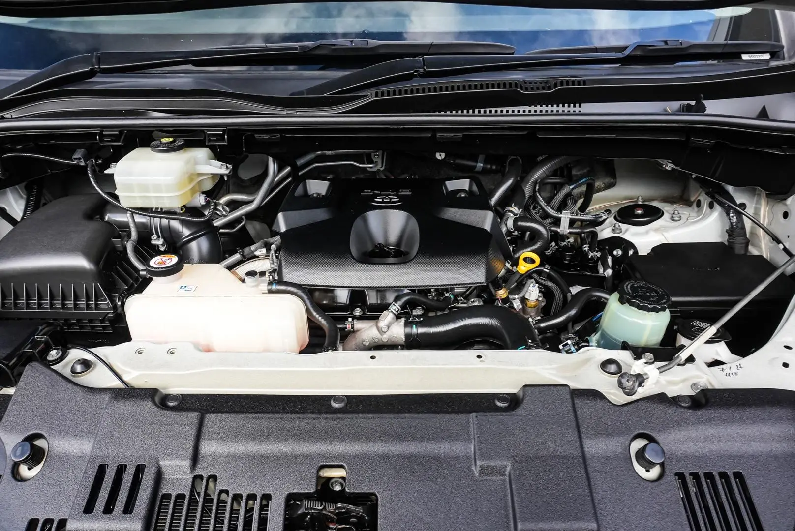 2019 Toyota Hiace Gallery Image 25