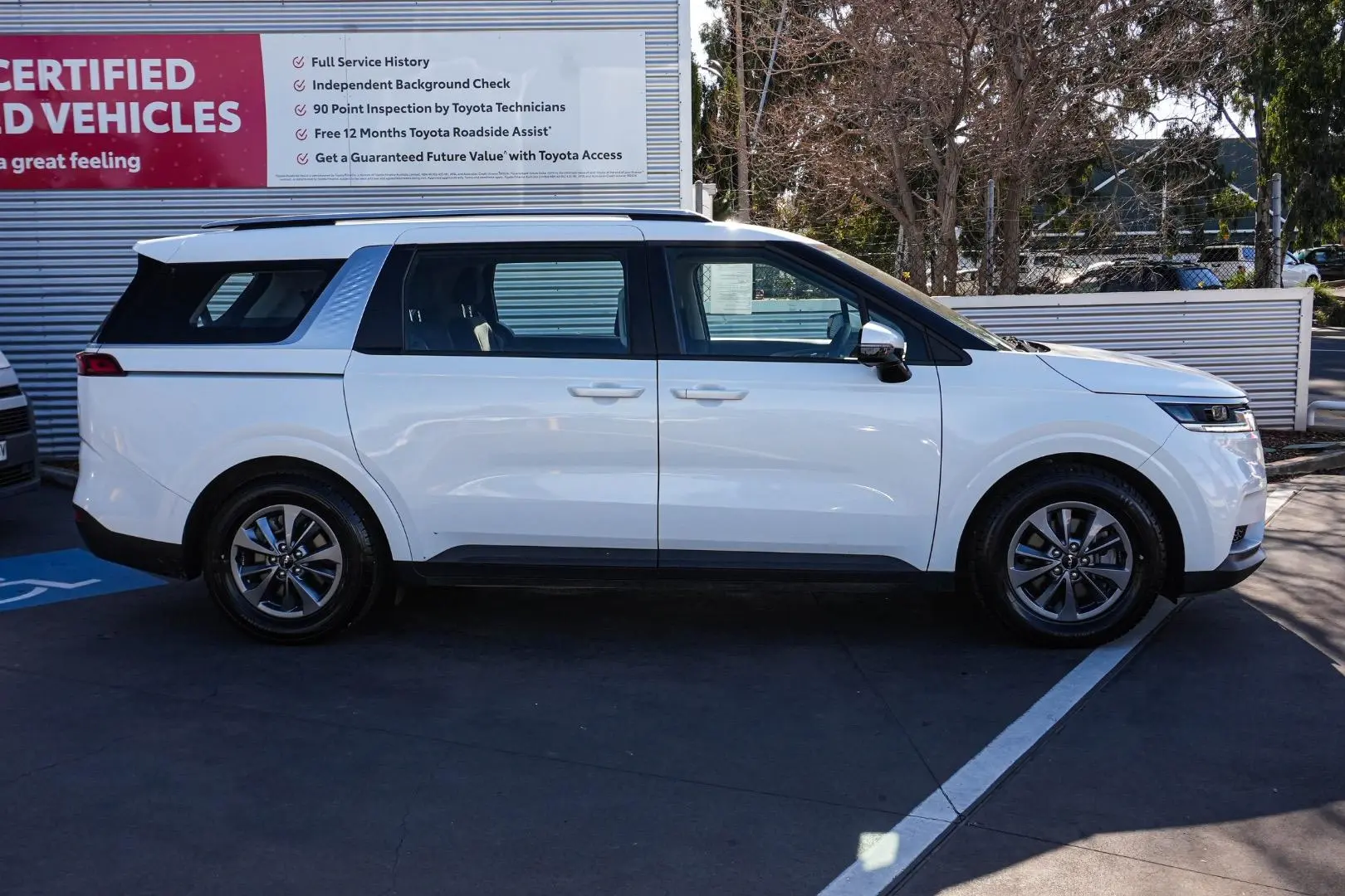 2022 Kia Carnival Gallery Image 4