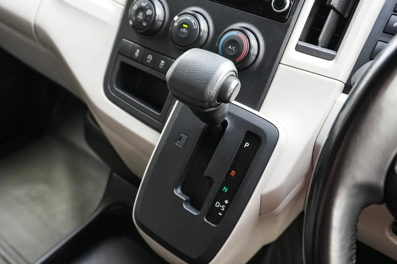 2021 Toyota Hiace Gallery Image 17