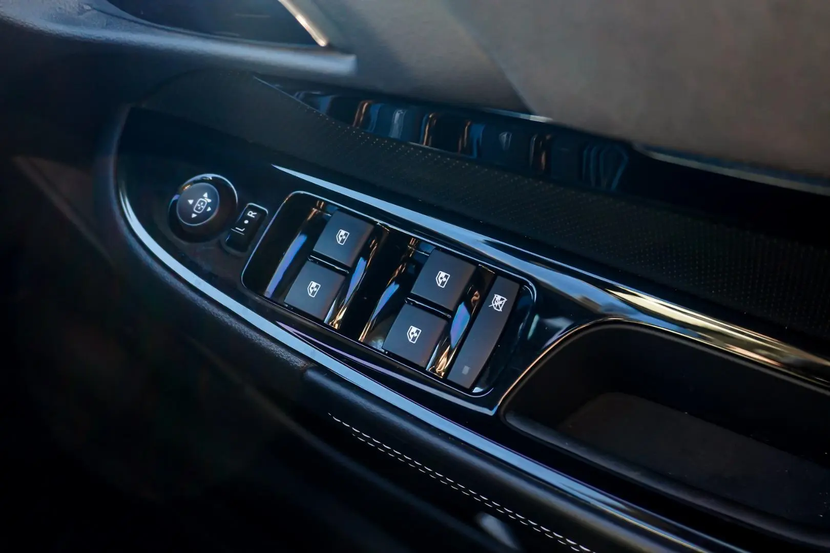 2017 Holden Commodore Gallery Image 21