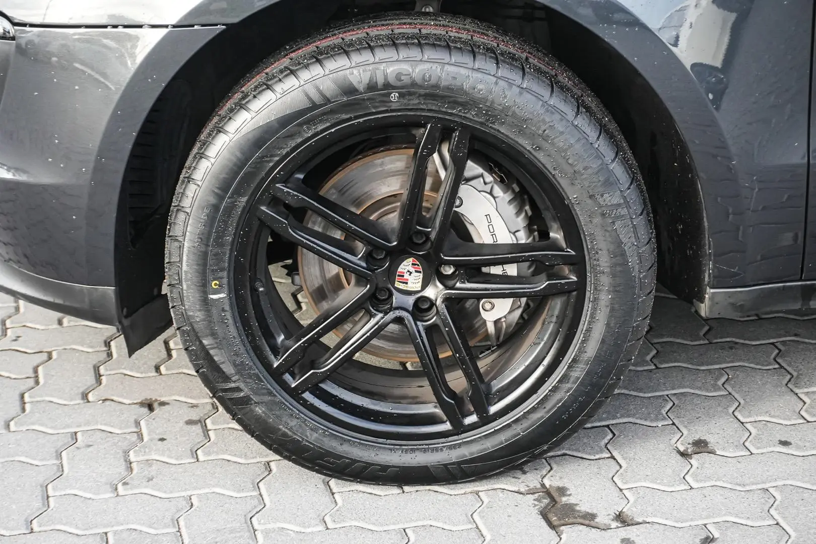 2018 Porsche Macan Gallery Image 13