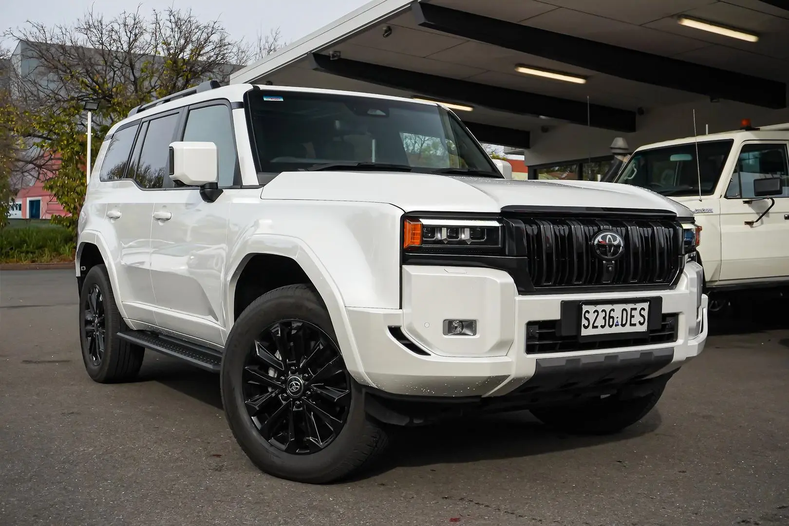 2024 Toyota Landcruiser Prado Gallery Image 2