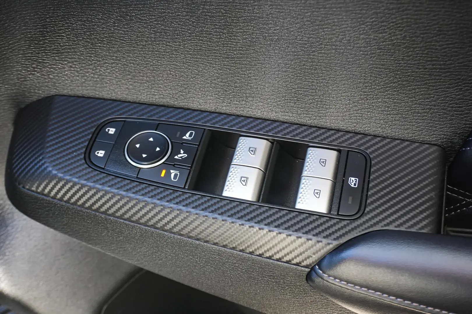 2023 Mitsubishi Outlander Gallery Image 17