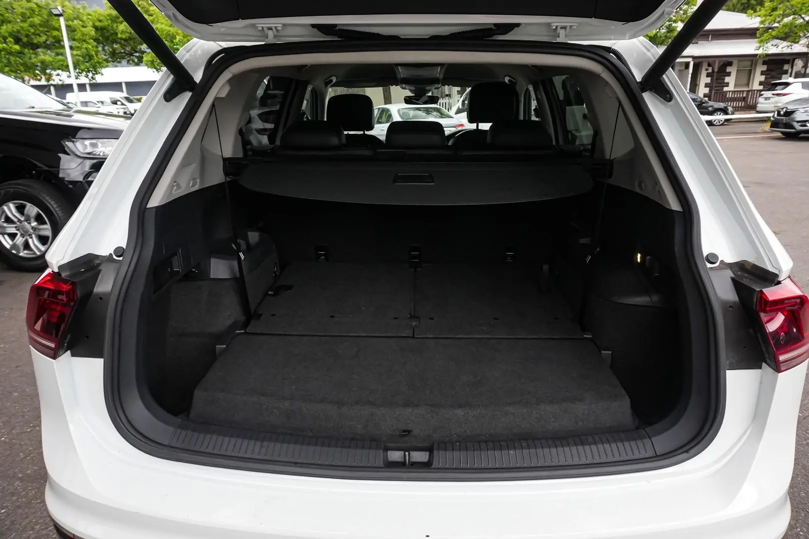 2020 Volkswagen Tiguan Gallery Image 11