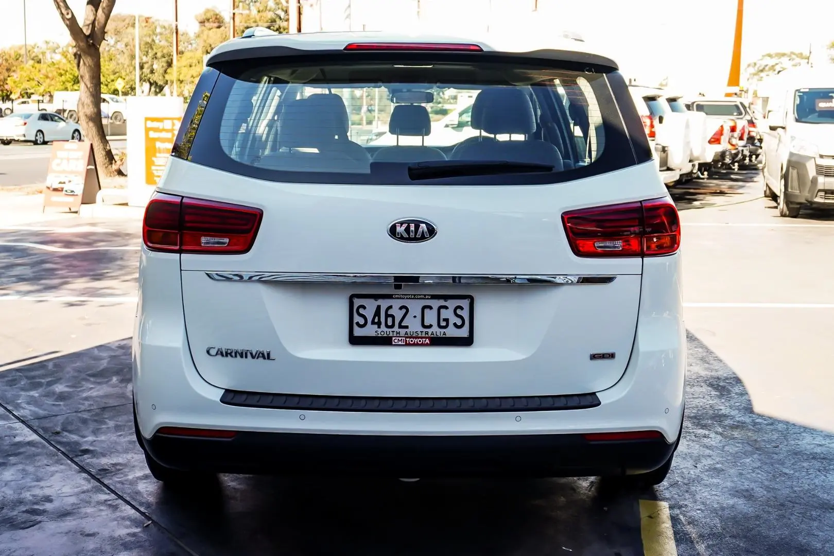 2020 Kia Carnival Gallery Image 5