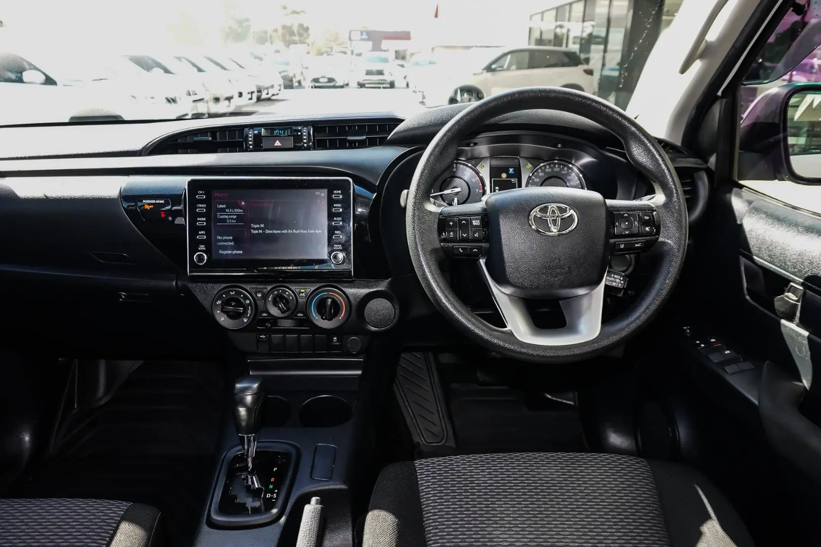 2022 Toyota Hilux Gallery Image 9