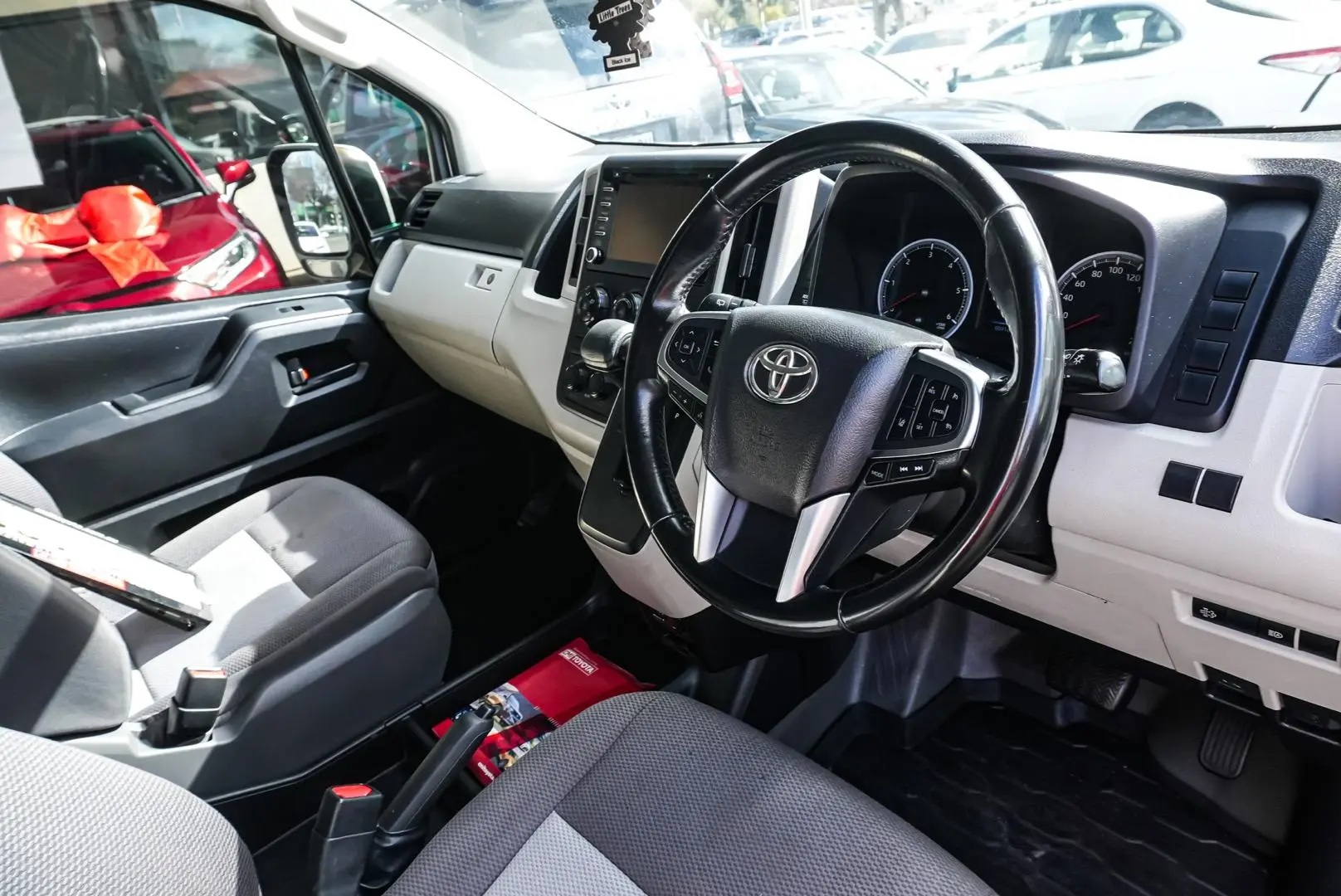 2019 Toyota Hiace Gallery Image 7