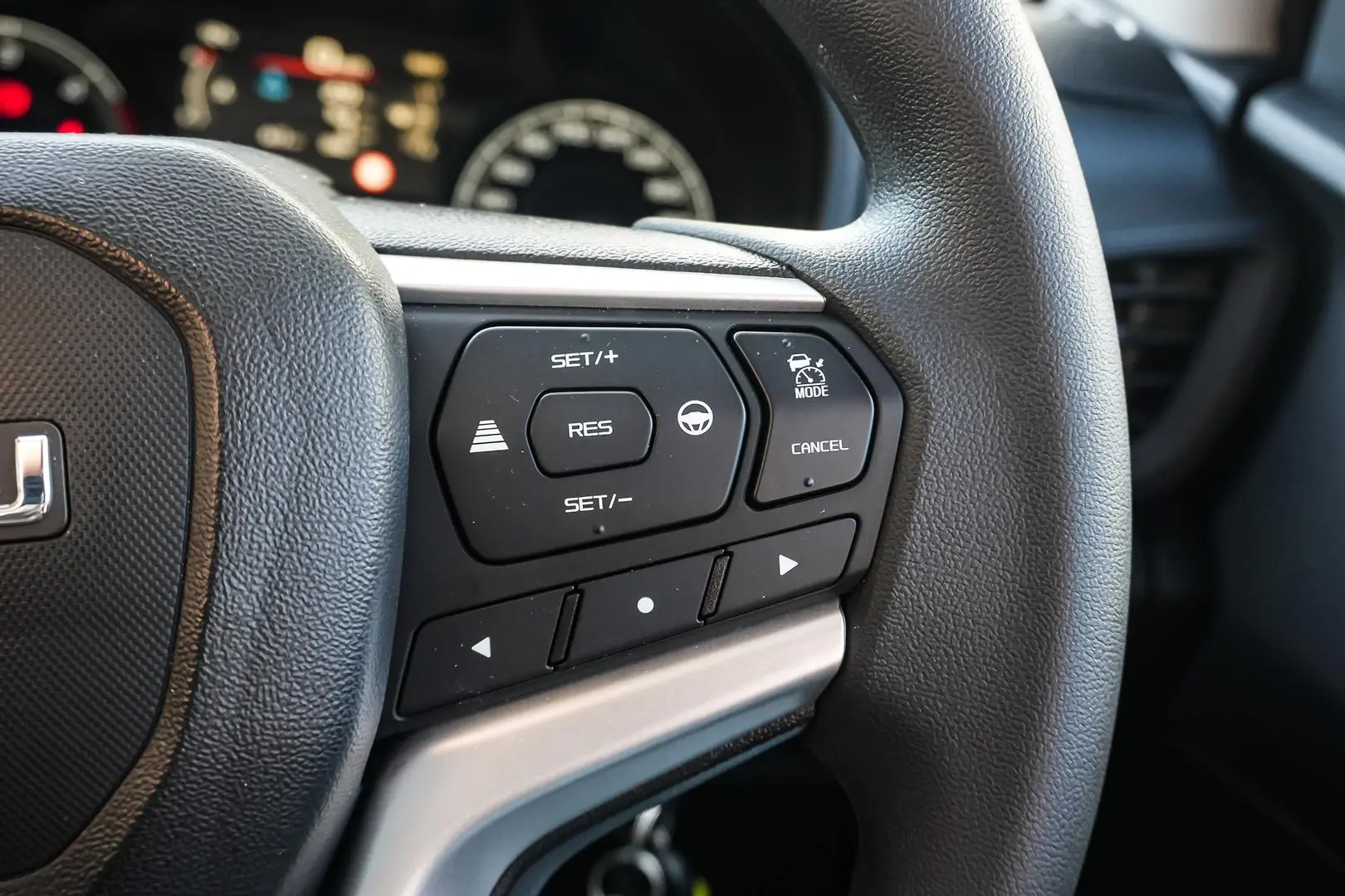 2024 Isuzu D-MAX Gallery Image 16