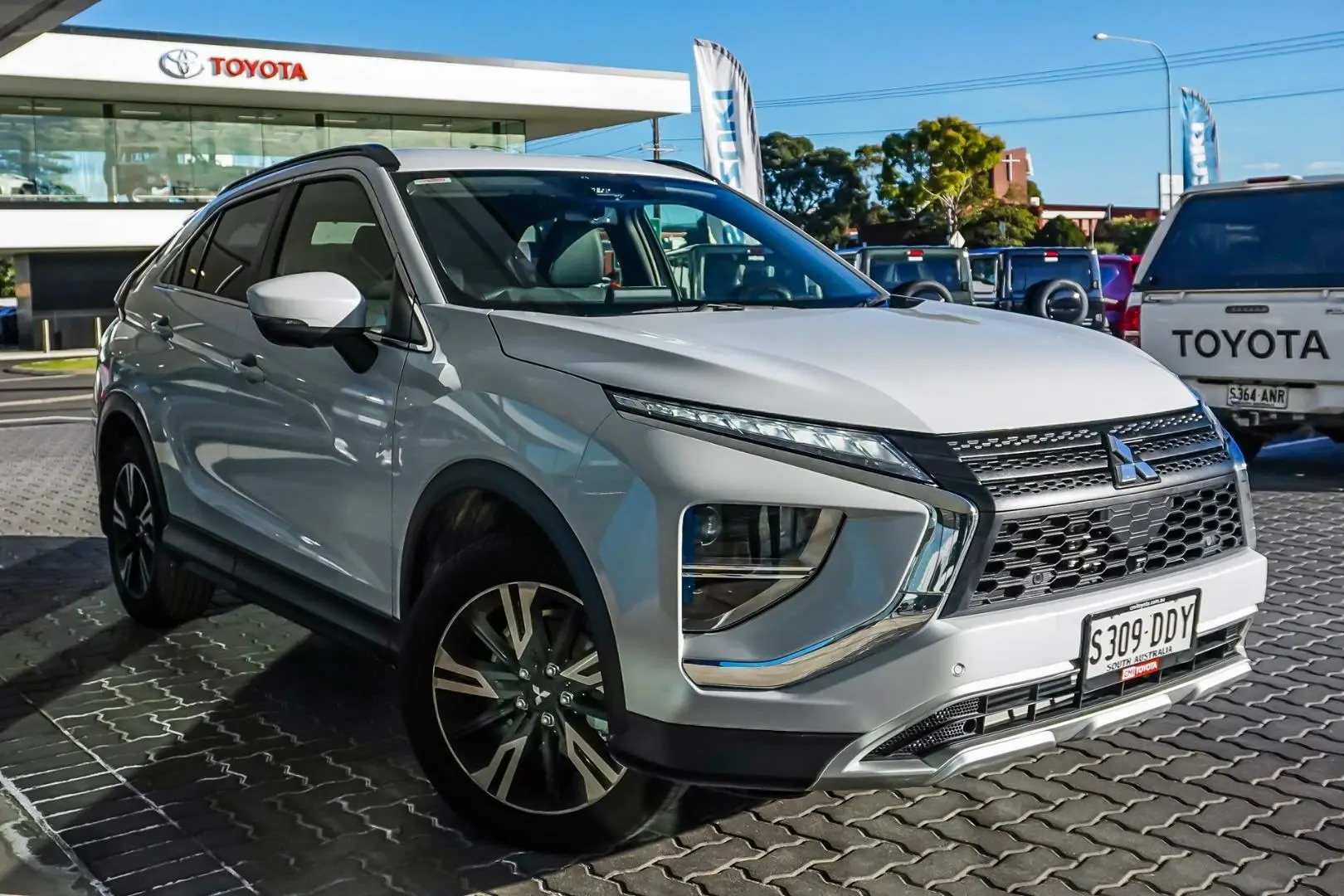 2024 Mitsubishi Eclipse Cross Gallery Image 2