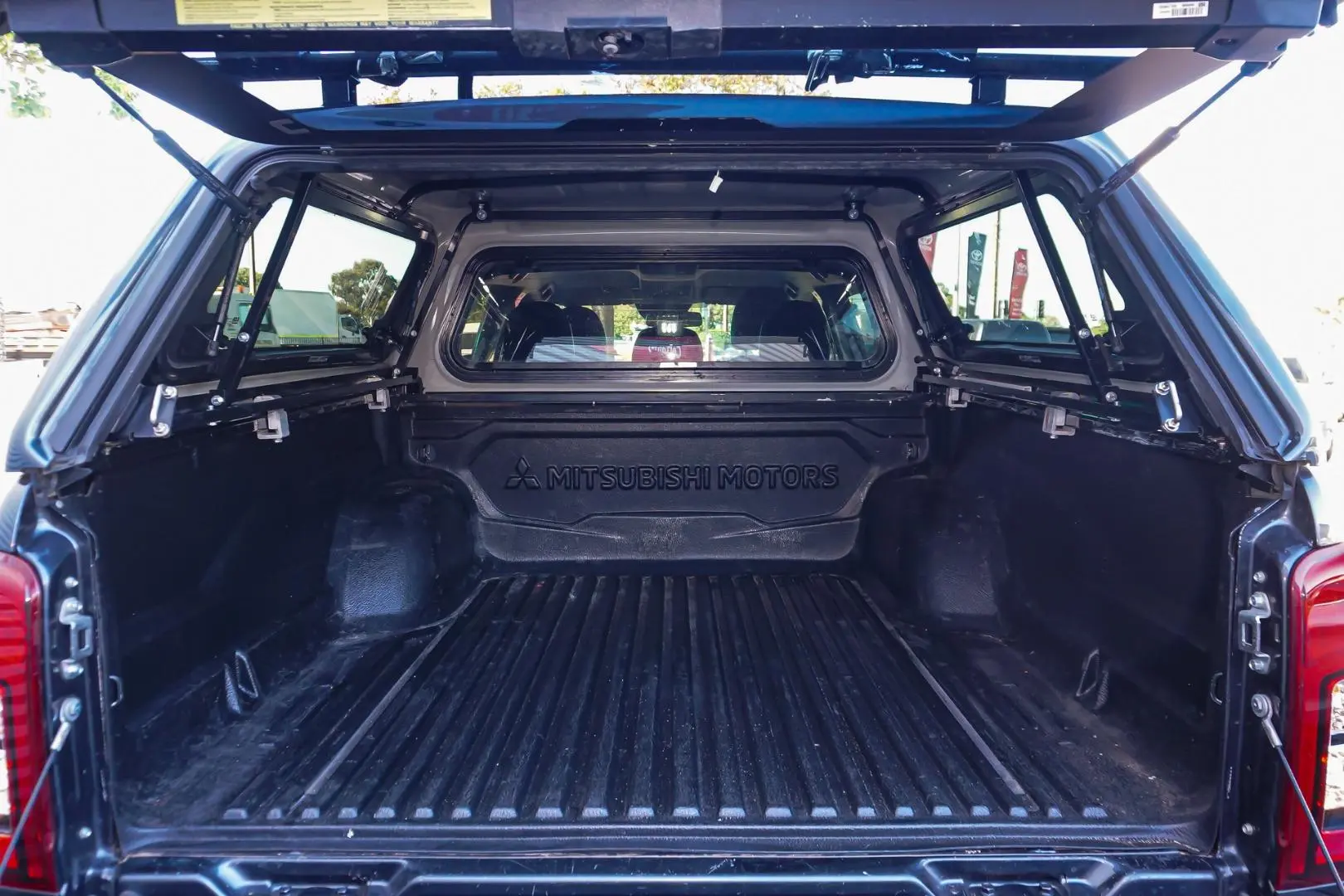 2021 Mitsubishi Triton Gallery Image 9