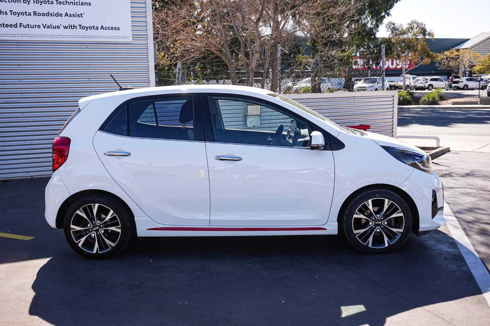 2020 Kia Picanto Gallery Image 4